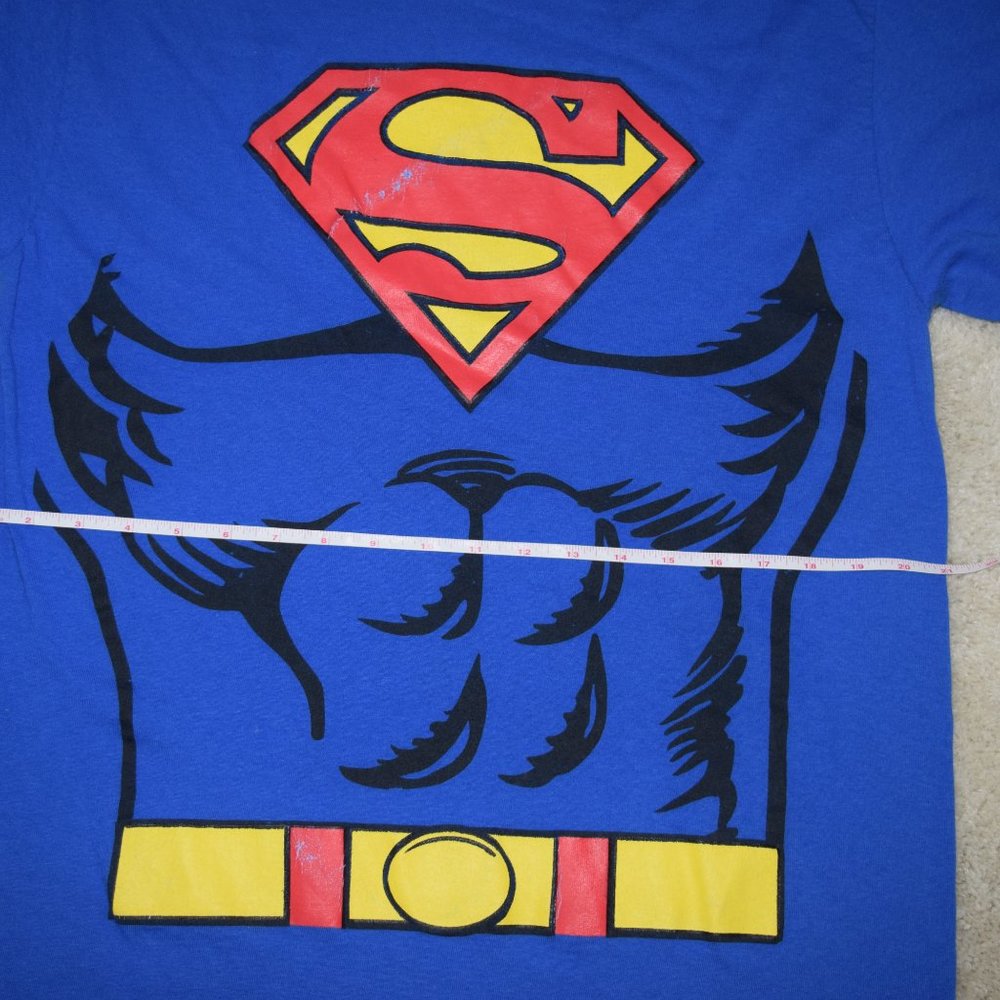 Adult L Supermand T shirt w/ removable cape for Halloween or Super Hero Party